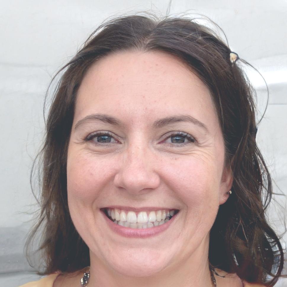 Participante compartiendo su opinión sobre el curso